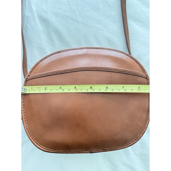 Vintage Hunt Club Tan Leather Crossbody Oval Handbag  w/gold Metal Hardware - Picture 5 of 10